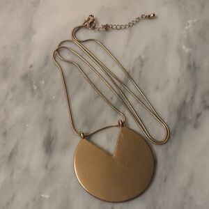 Elegant Gold Pendant Necklace
